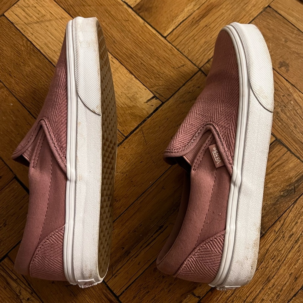 VANS - dusty rose herringbone slide ons